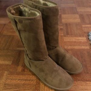 American Eagle Suede Boots